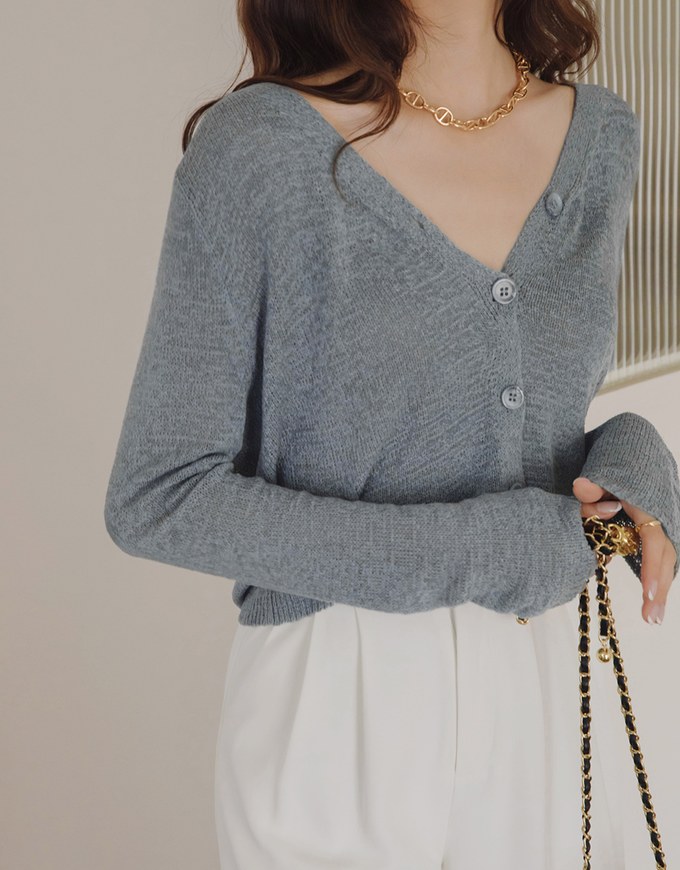 Light Buttoned Knitted Top