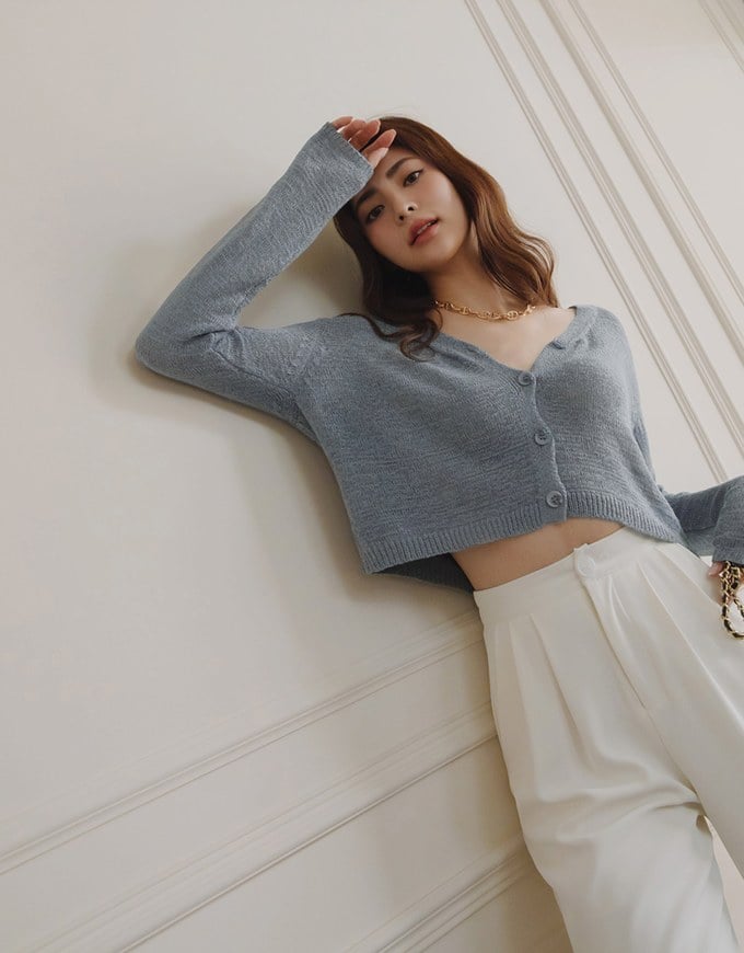 Light Buttoned Knitted Top