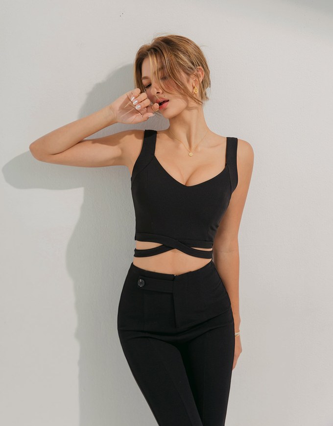 V Neck Wide Shoulder Crop Vest (With Padding)