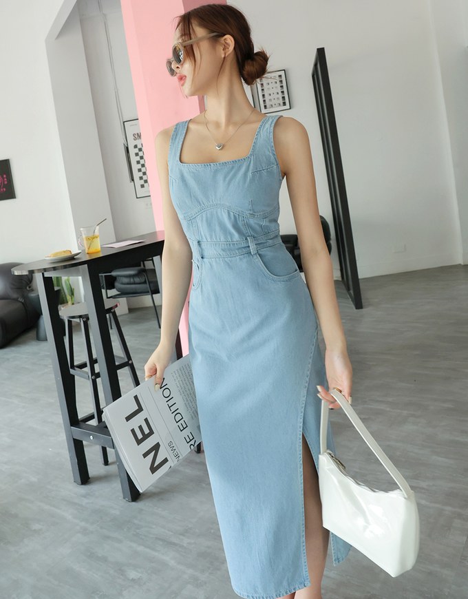 Très Chic Denim Slit Maxi Dress