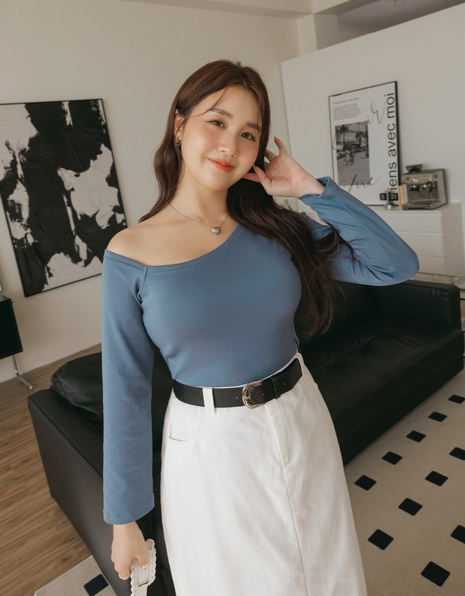 Sloping Shoulder Smooth Long Sleeve Top (With Padding)