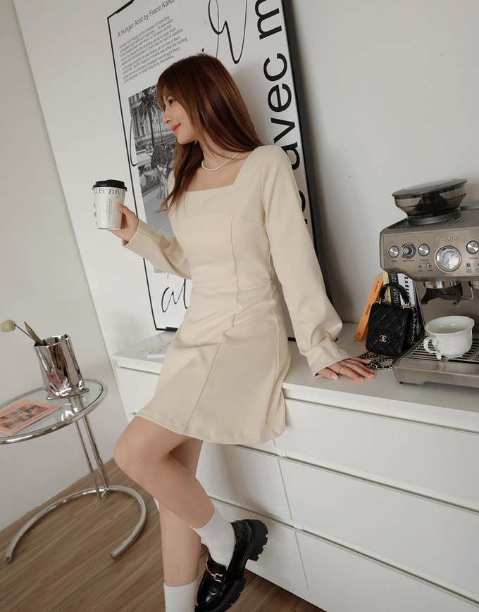 Elegant Square Neck Umbrella Hem Short Dress