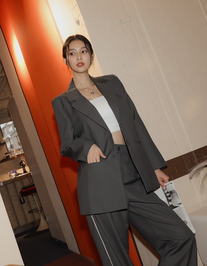 Neat Side Slit Blazer (With Shoulder Pads)