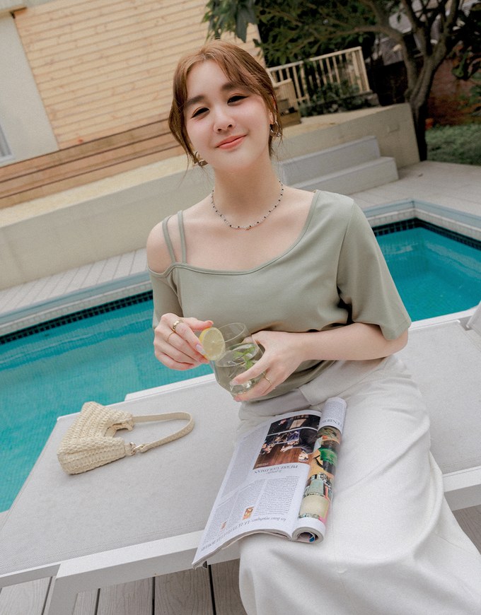 Korean Tencel Cool Fabric Anti Slip Shoulder Top