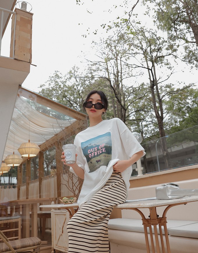 OUT OF OFFICE Tシャツ