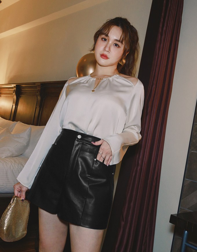 Minimalist Edgy Faux Leather Shorts