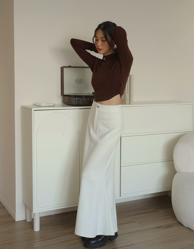 Half Turtleneck Curved Hem Crop Top