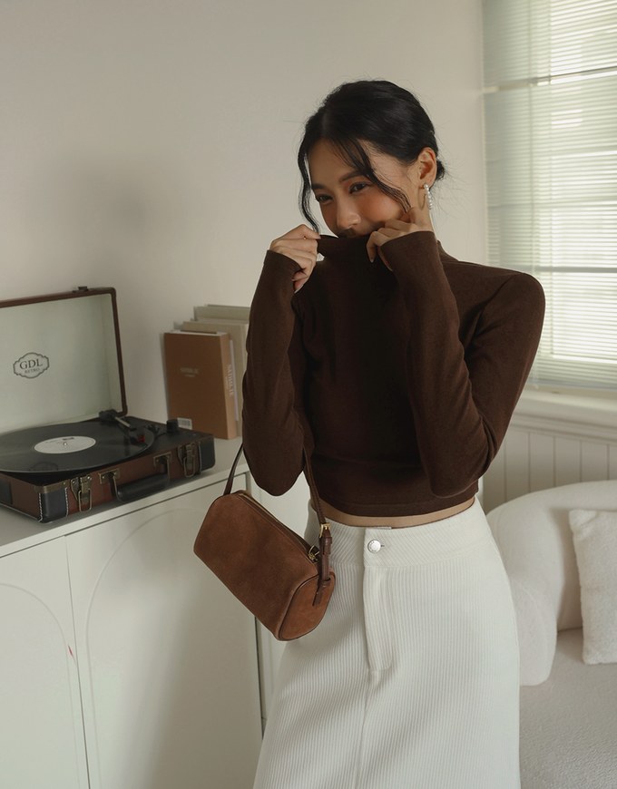 Half Turtleneck Curved Hem Crop Top