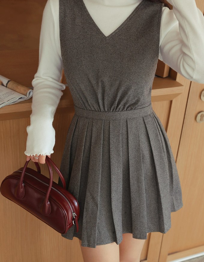 V Neck Woolen Pleated Vest Mini Dress