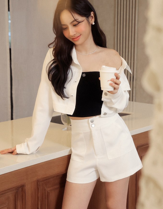 Lightweight Contrast Stitching High Waist Shorts