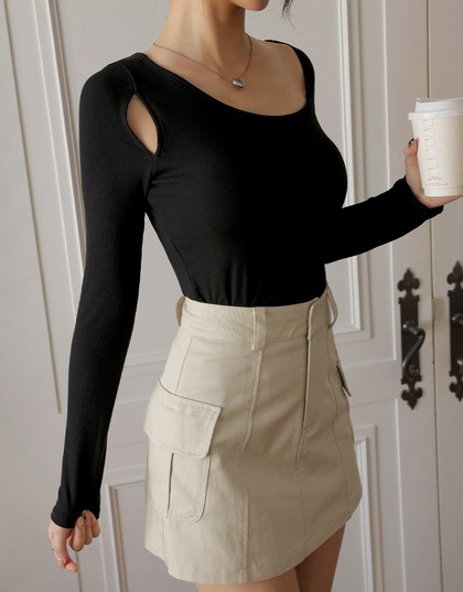 Sloping Shoulder Hollow Top (With Padding)