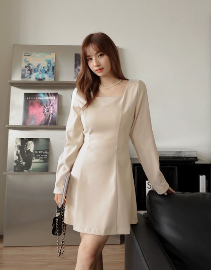 Elegant Square Neck Umbrella Hem Short Dress