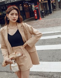 Vigorous Back-Slit Suit Blazer(With Detachable Shoulder Pads)