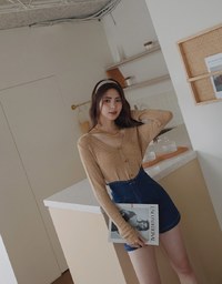 Light Buttoned Knitted Top