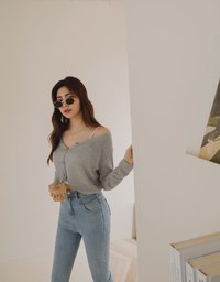 Light Buttoned Knitted Top