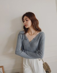 Light Buttoned Knitted Top