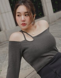 Double Line Hollow Knitted Top (With Padding)