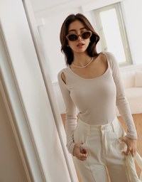 Sloping Shoulder Hollow Top (With Padding)