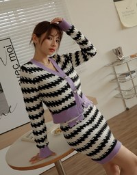 Love Button Striped Color Knitted Top