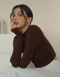 Half Turtleneck Curved Hem Crop Top