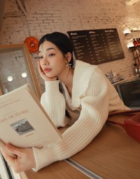 Horn Button Sailor Collar Knit Top