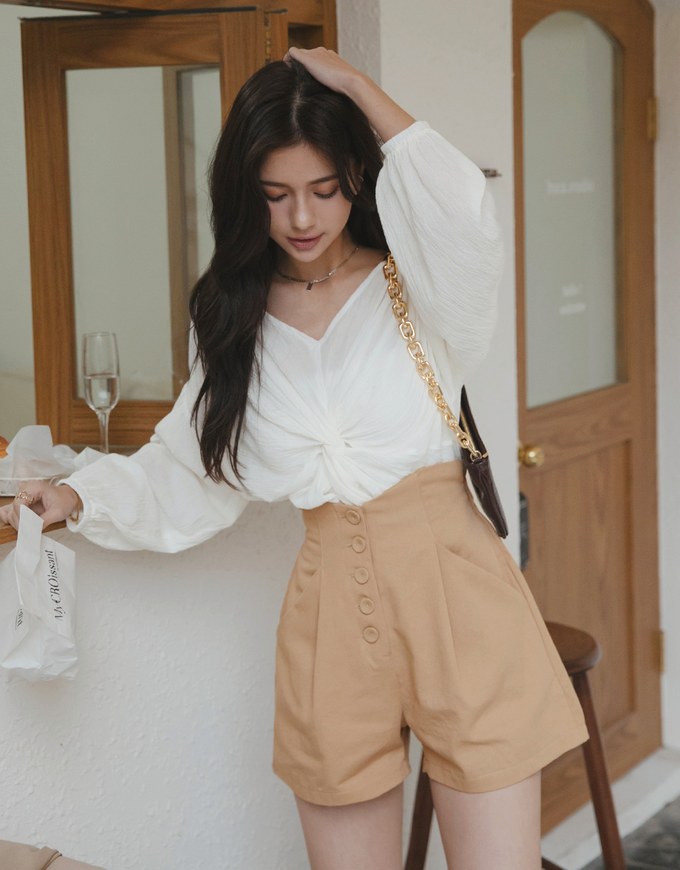 High-Waisted Buttoned Slimming Elastic Shorts