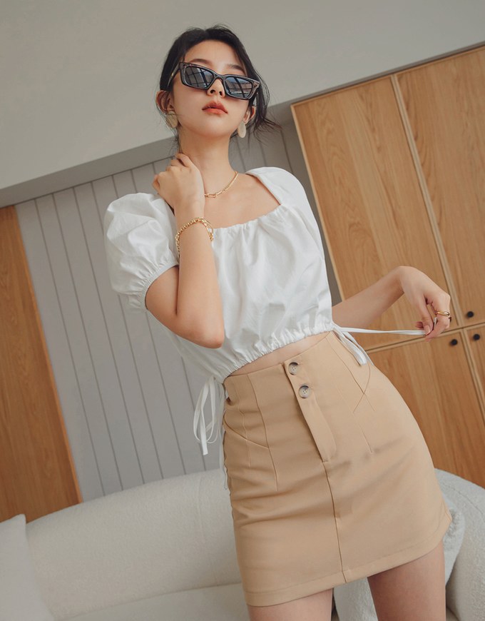 Casual Chic Tie-Side Puffy Crop Top