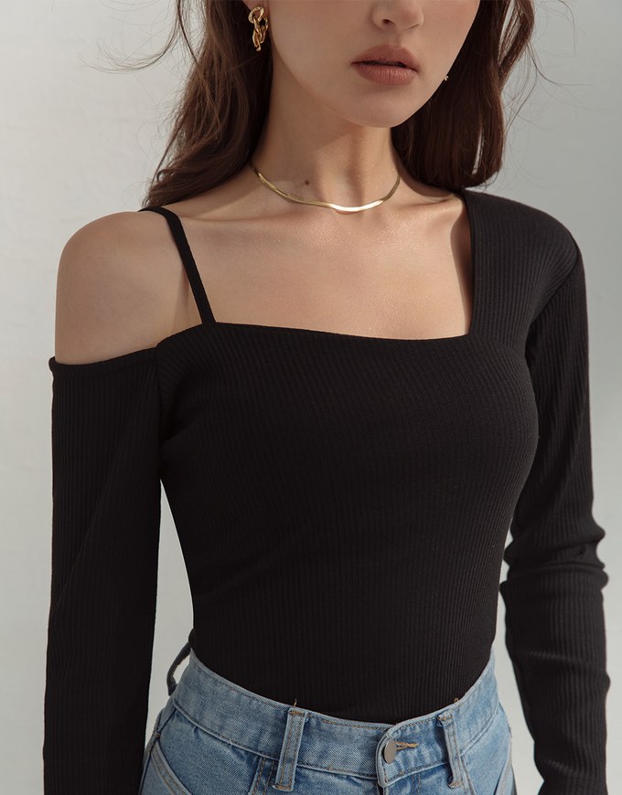 Iconic Asymmetrical One-Sholder Ribbed Top