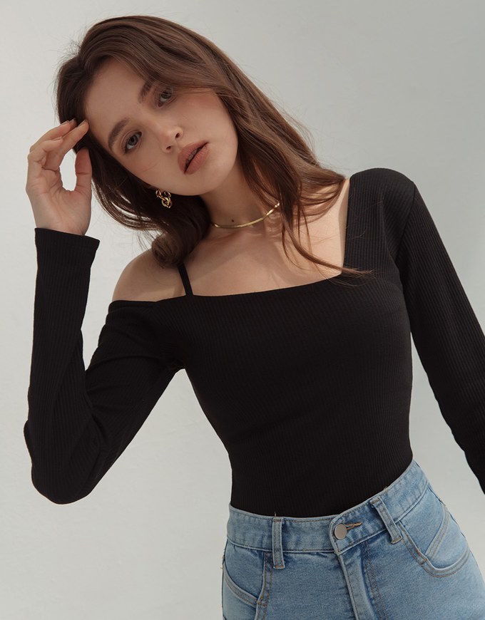 Iconic Asymmetrical One-Sholder Knit Top