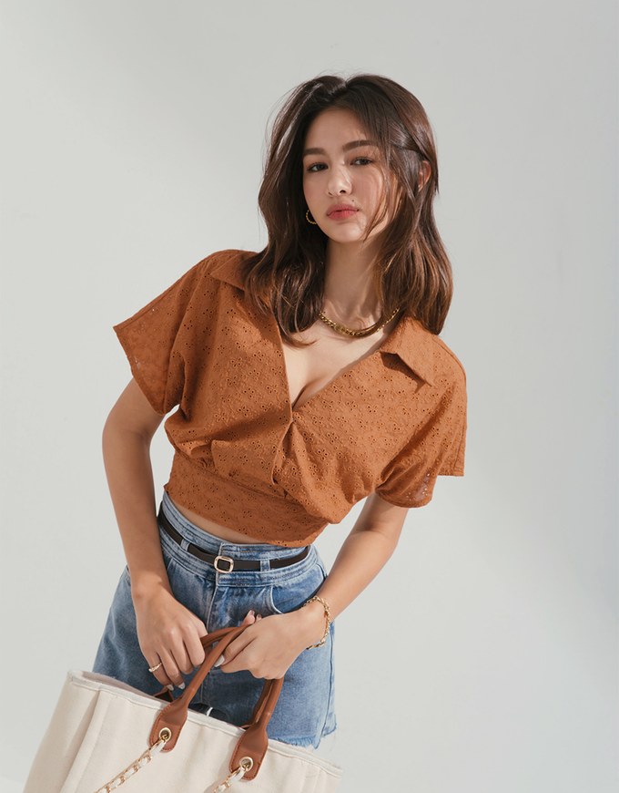 Broderie Anglaise Low-cut Lapel Crop Top