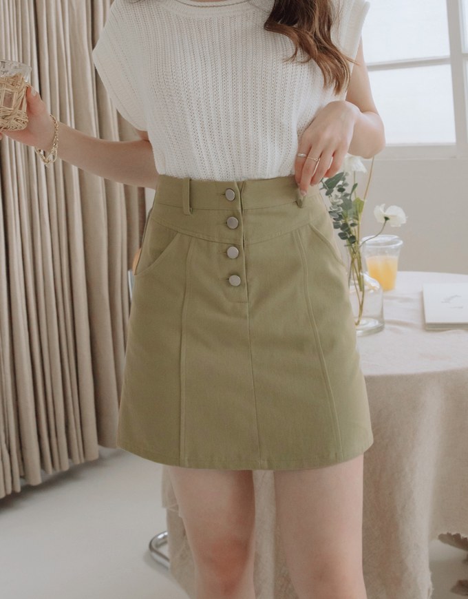 Edgy Chic High-Waisted Button-down Mini Skirt