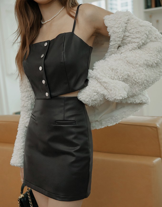Très Chic Fake Pocket Faux Leather Skirt