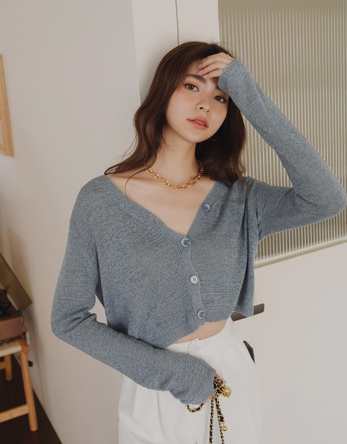 Light Buttoned Knitted Top
