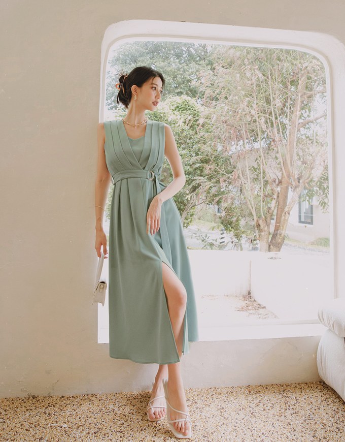 Elegant Pleated Slit Sleeveless Maxi Dress (With Sash)
