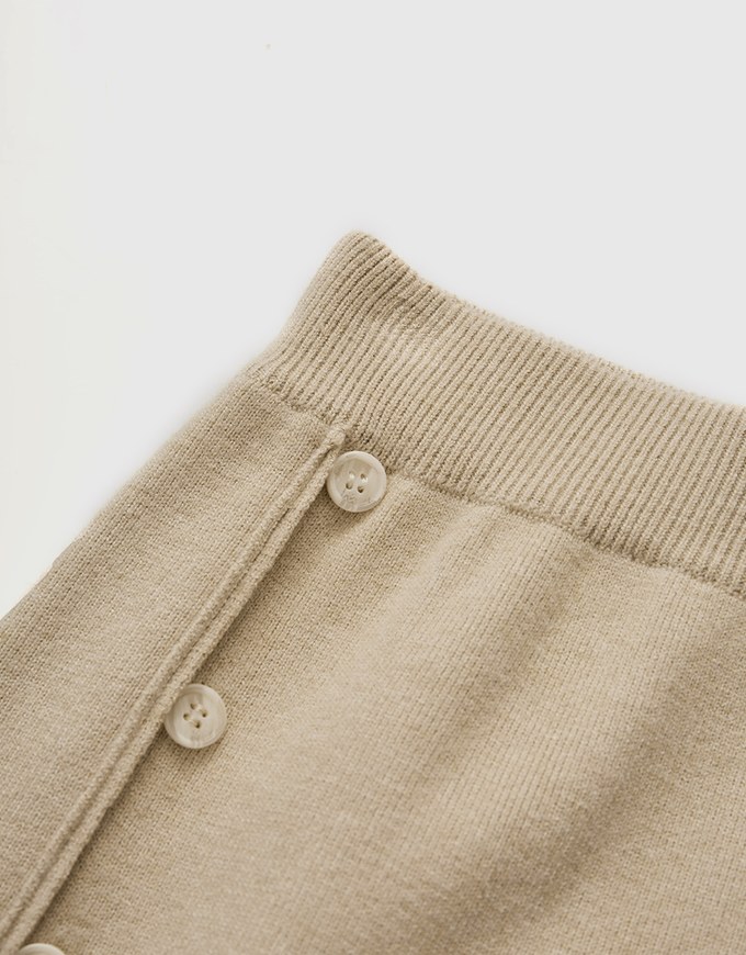 Side Button Style Slit Knit Skirt