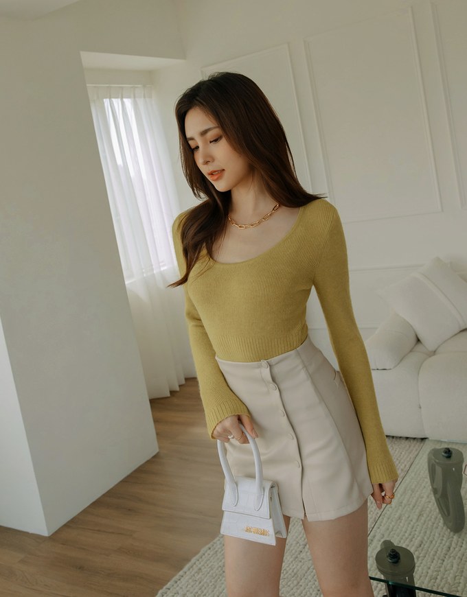 Round Neck Knit FItted Crop Top