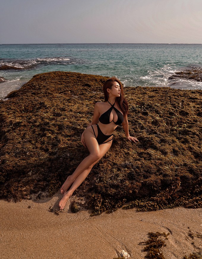 【YANBABY】3D Shaping W Underwire Halter Bikini Top Bra Padded