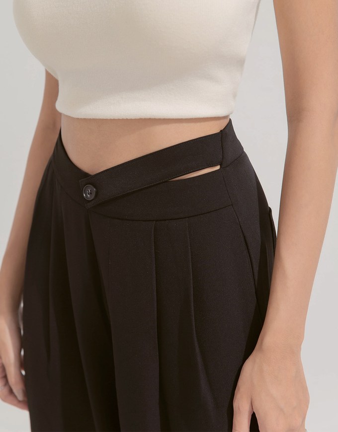 Skewed Single-Button Pleated Wide Trousers