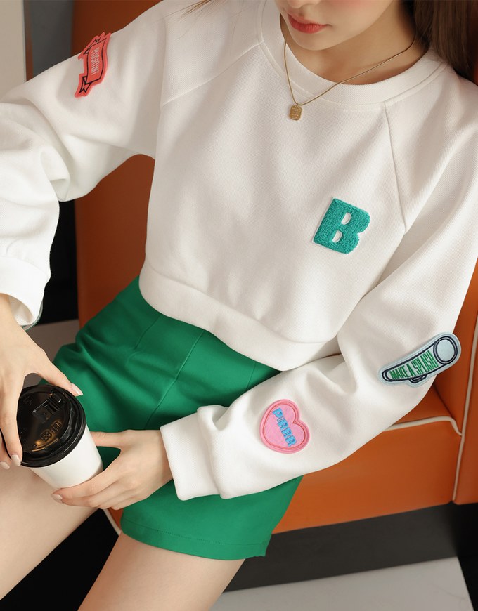 【Benefit】Embroidered Patch On Cropped Sweatshirt Top