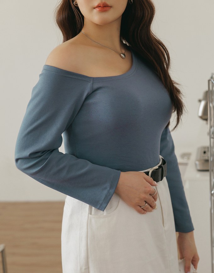 Sloping Shoulder Smooth Long Sleeve Top (With Padding)