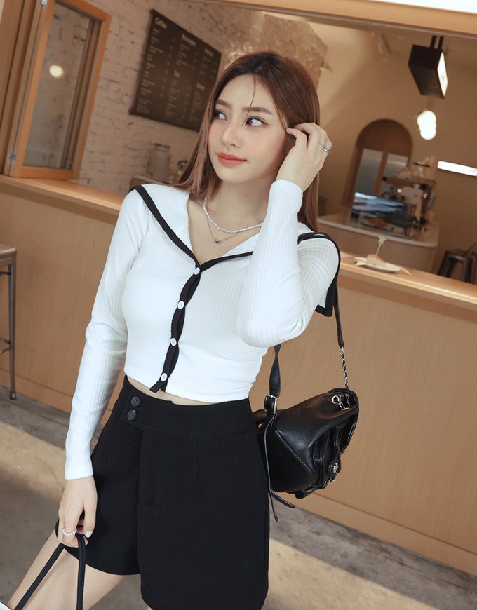 Turnover Collar Contrast Colour Knit Top
