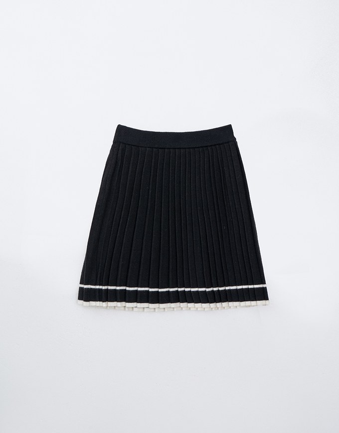 Preppy Knit Mini Skirt With Contrast Trim