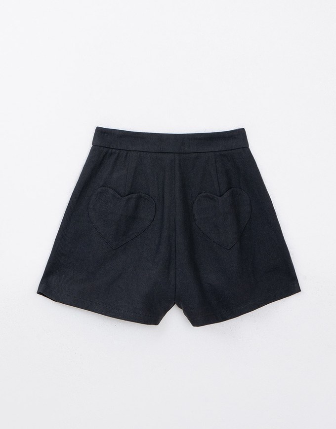 DENIM SHORTS – High-Waisted Pleated Design with Heart-Shaped Pockets Made from Jeans Fabric