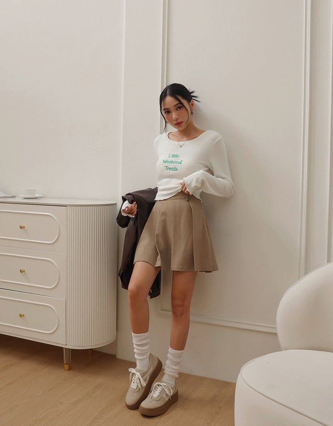 Classic Letter Ruffle Hem Long Sleeve Top