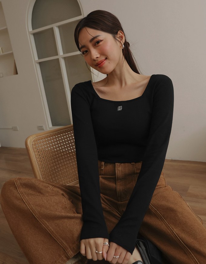 AIR SPACE Logo Long Sleeve Square Neck Ribbed Top