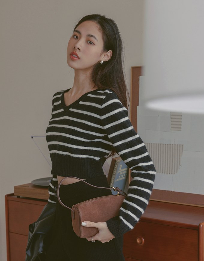 V Neck Striped Long Sleeve Knit Top