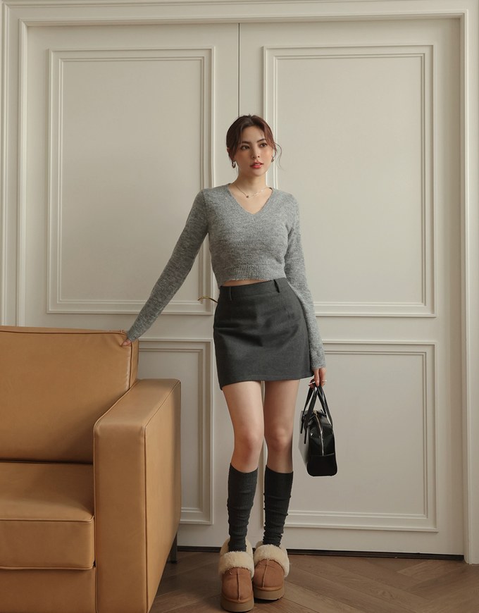 Long Sleeve V Neck Knitted Cropped Top