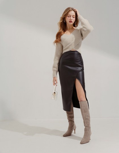 Fashionable Interlocking Slit Leather Skirt