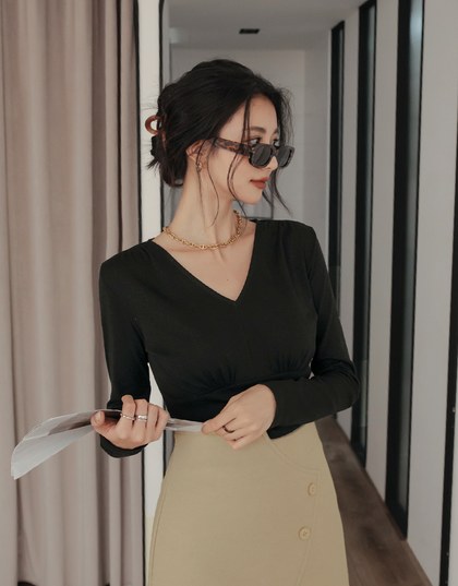 V Neck Ruched Crop Long Sleeve Top