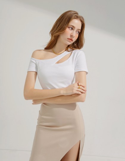 Sloping Shoulder Hollow Top (With Padding)